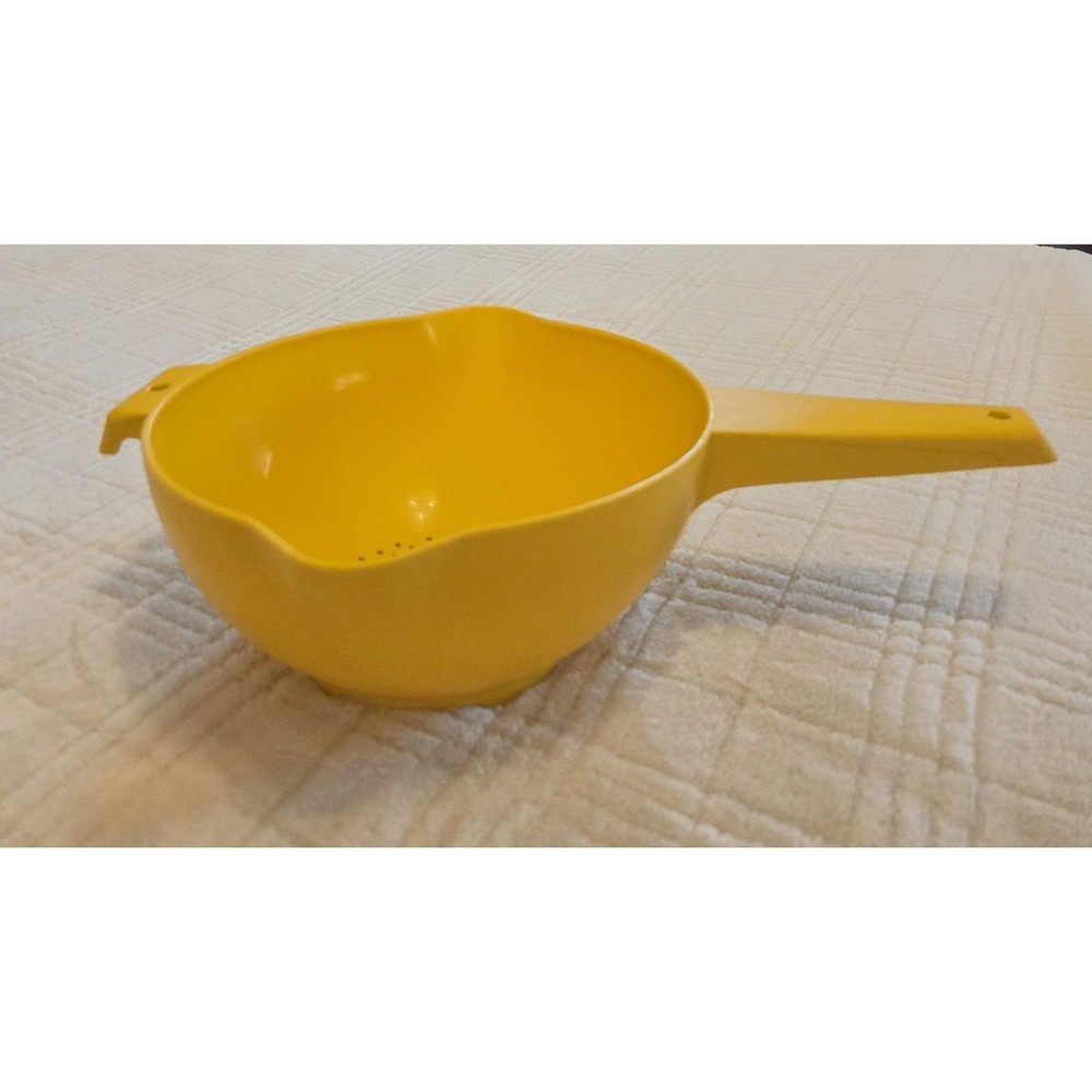 Vintage Tupperware Large 2 Quart Lemon Yellow Colander Strainer #1523